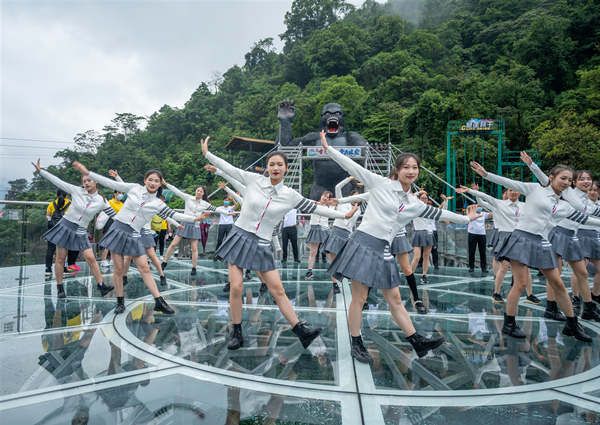中年怀旧旅行火了！“姐姐们”激情重燃 到古龙峡一起奔涌！