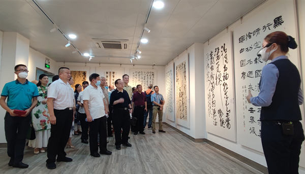 “永远跟党走” 第八届“清风正气”越秀山廉政书画展今天正式开幕！