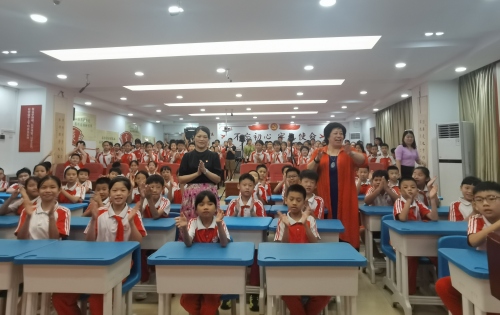 “我心中的祖国”公益讲座在广州荔湾区鸿图苑学校举行