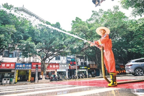 打赢清理攻坚战 以最快速度让城市美丽如初