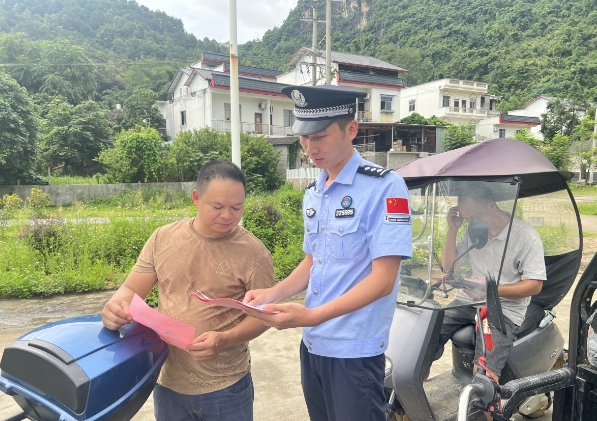 禁毒宣传进村屯 防毒意识入民心