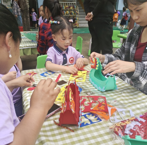 全州县困境儿童关爱服务试点项目“暖心民政 牵手‘童’行”六•一儿童慰问暨非遗文化体验活动
