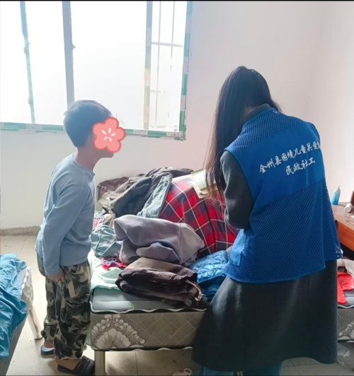 冬日暖课：社工上门，为困境儿童点亮生活技能之光